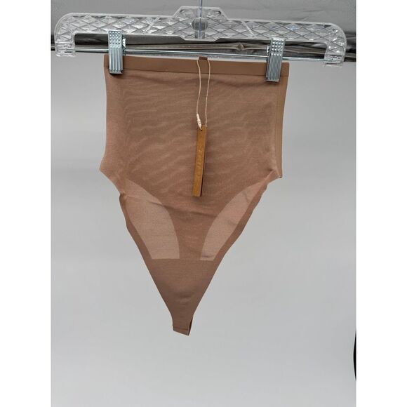 Skims - Picture 3 of 5